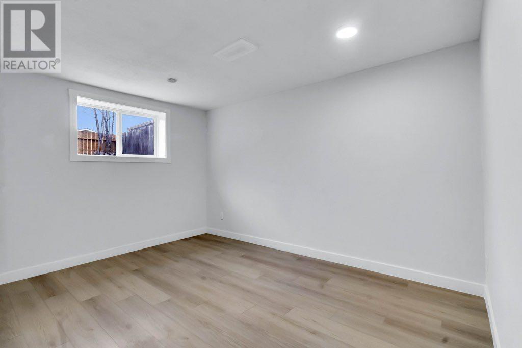 Single Family House Bi-level for Sale in  Penmeadows Close SE Penbrooke Meadows Calgary 