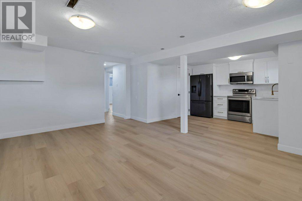 Single Family House Bi-level for Sale in  Penmeadows Close SE Penbrooke Meadows Calgary 