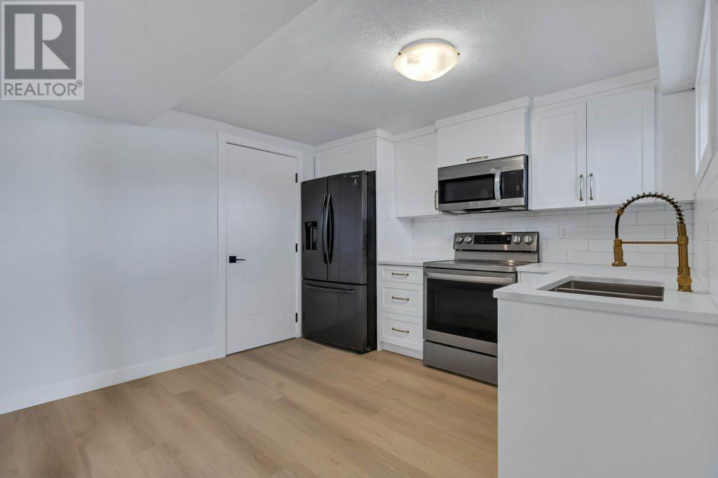 Single Family House Bi-level for Sale in  Penmeadows Close SE Penbrooke Meadows Calgary 