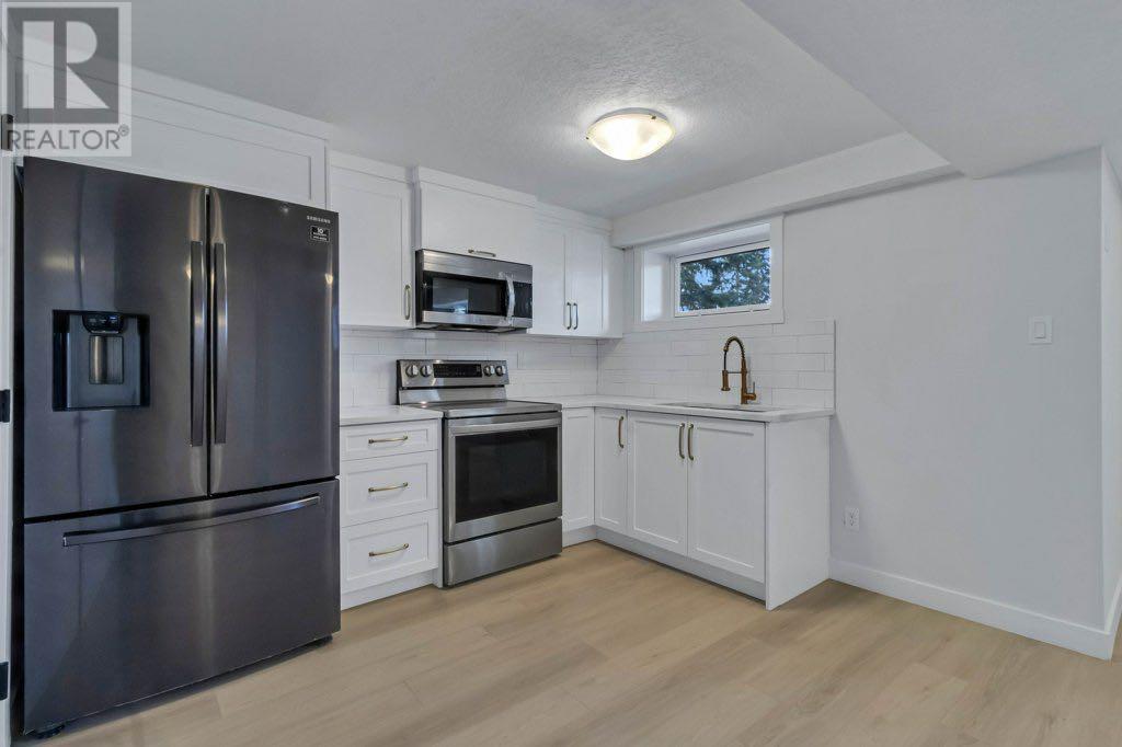 Single Family House Bi-level for Sale in  Penmeadows Close SE Penbrooke Meadows Calgary 