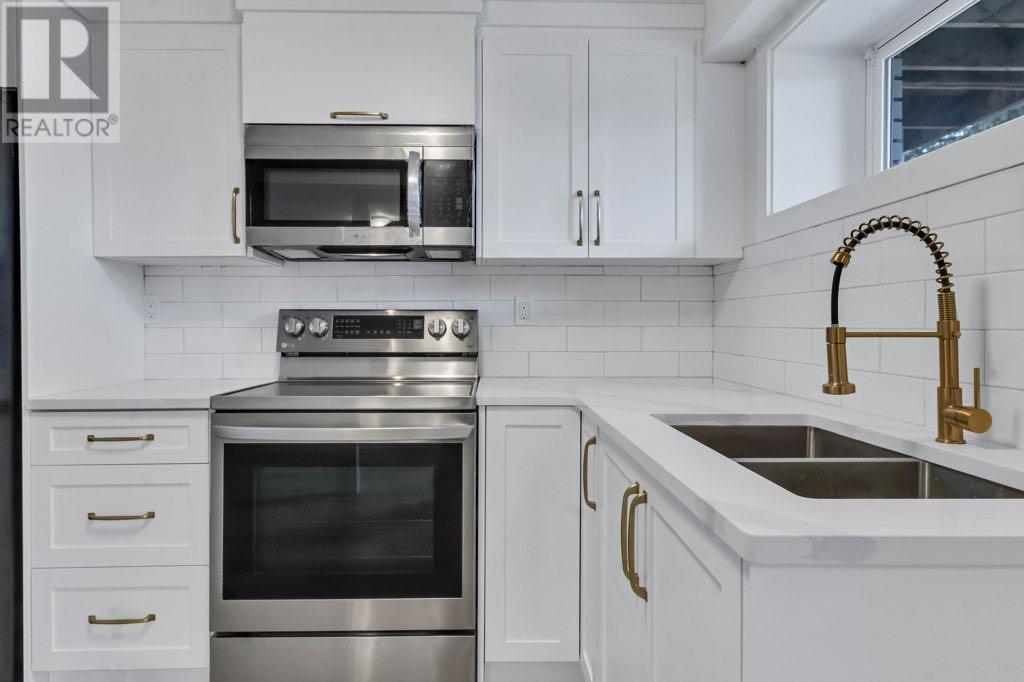 Single Family House Bi-level for Sale in  Penmeadows Close SE Penbrooke Meadows Calgary 
