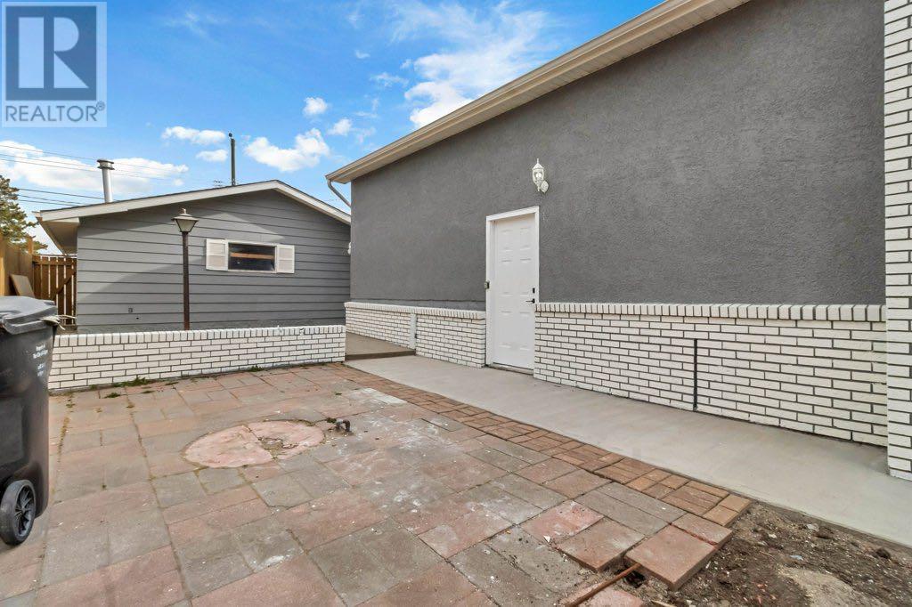 Single Family House Bi-level for Sale in  Penmeadows Close SE Penbrooke Meadows Calgary 