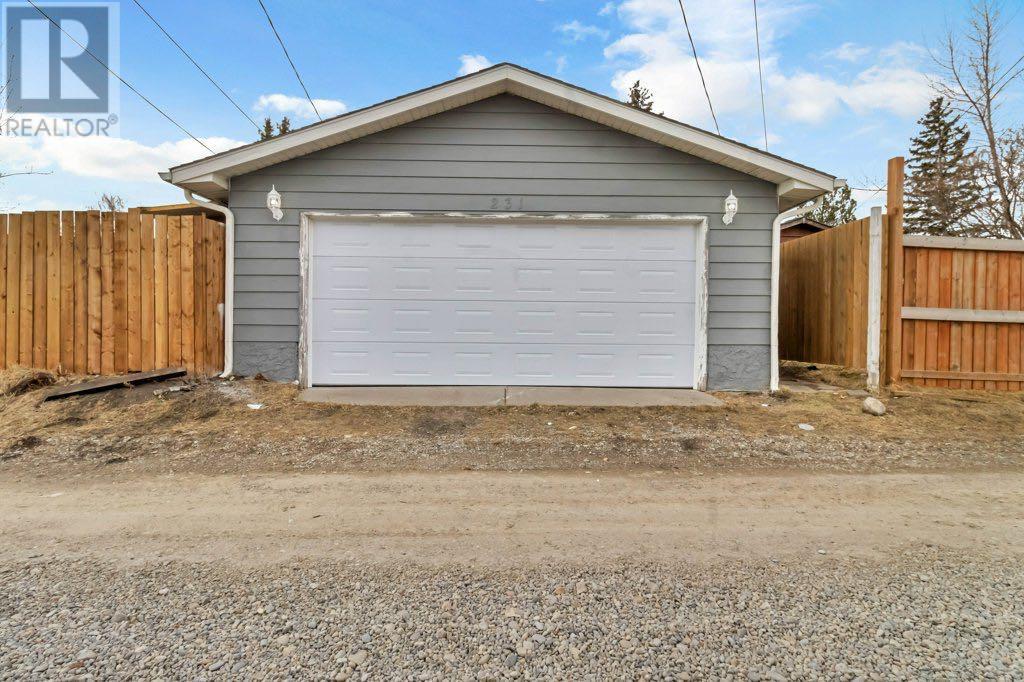 Single Family House Bi-level for Sale in  Penmeadows Close SE Penbrooke Meadows Calgary 