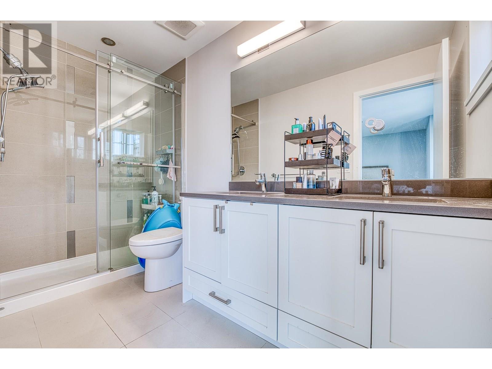 Photo 13 of 21 7180 Lechow Street, Richmond BC