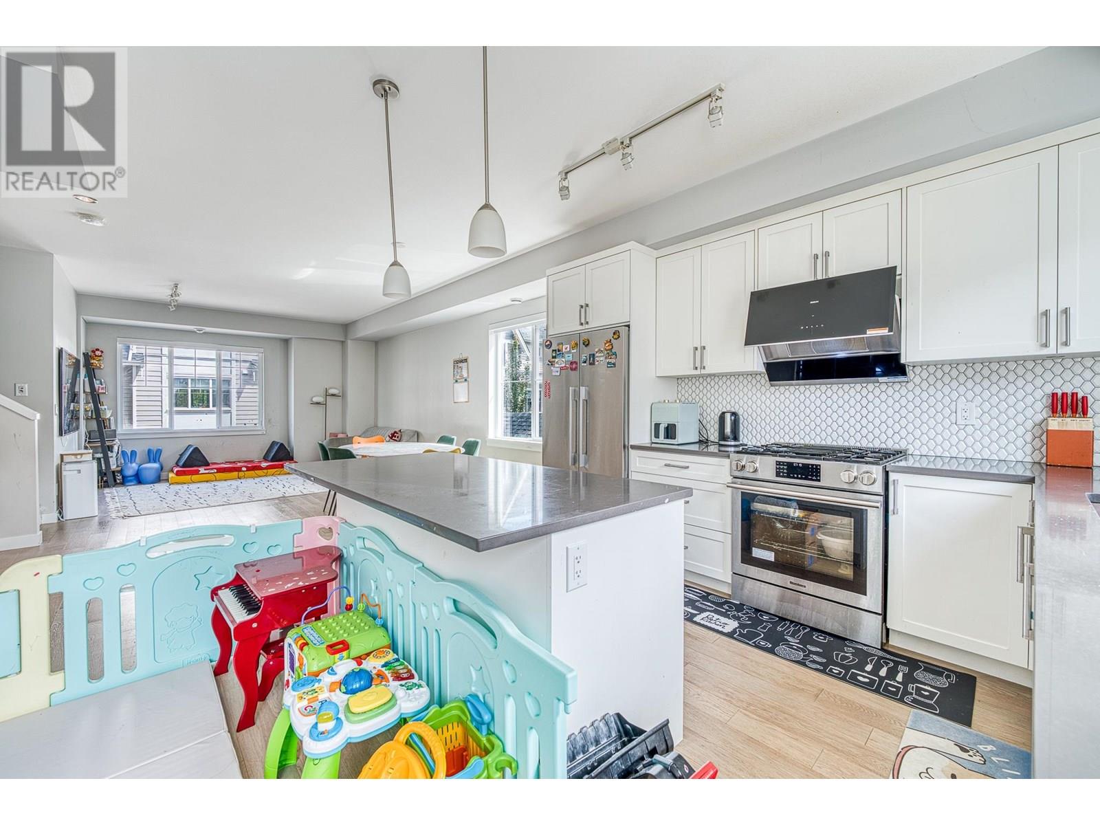 Photo 11 of 21 7180 Lechow Street, Richmond BC