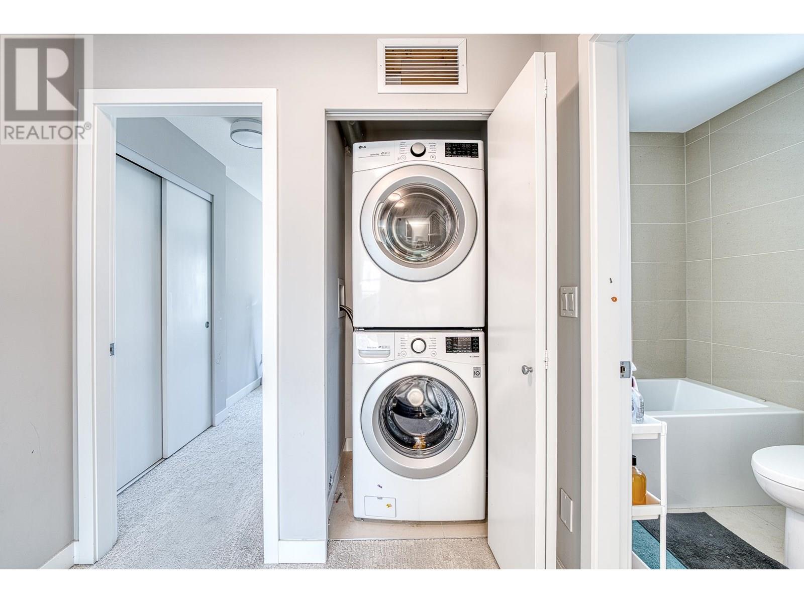 Photo 16 of 21 7180 Lechow Street, Richmond BC