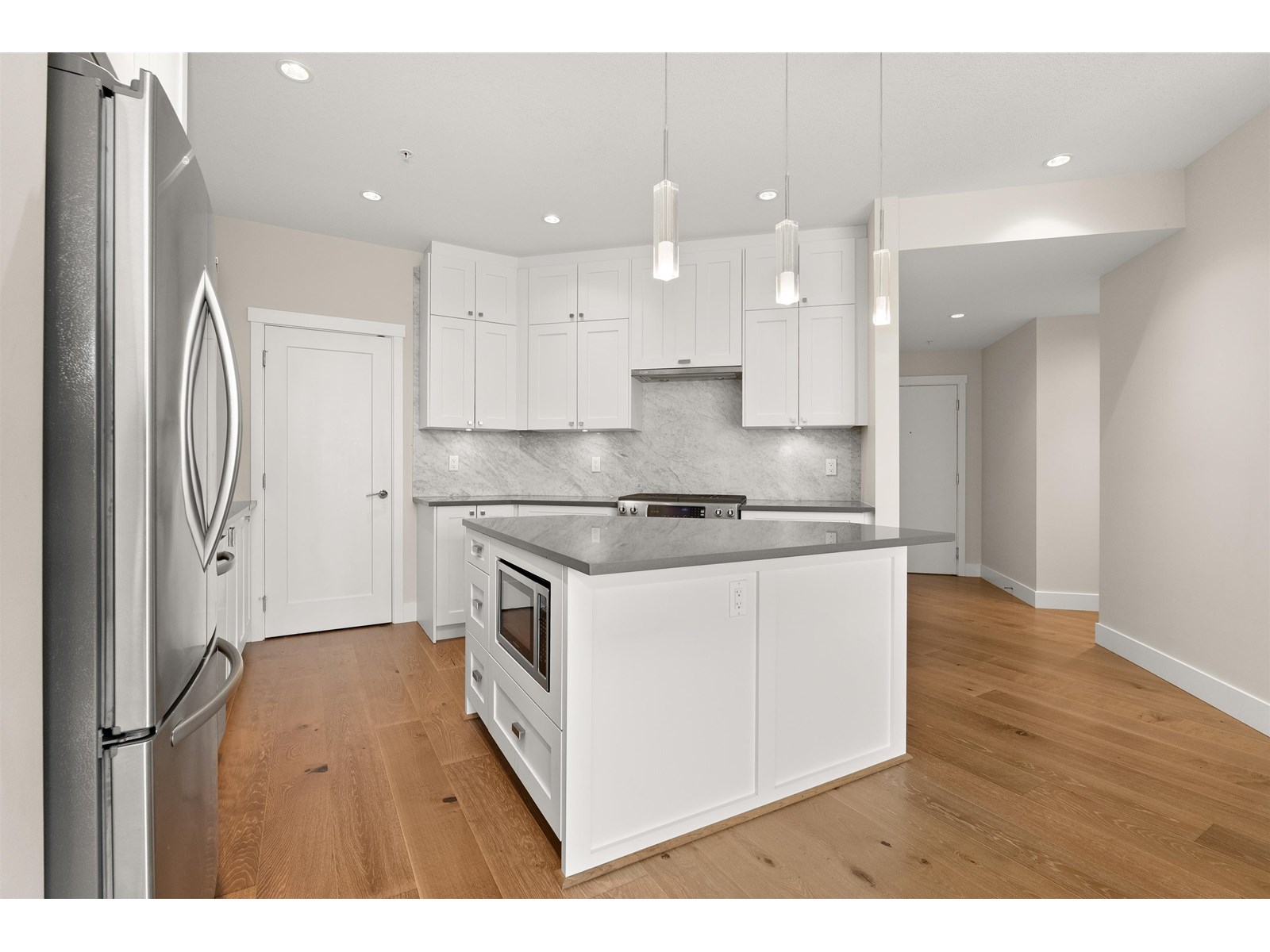 214 14855 THRIFT AVENUE, White Rock