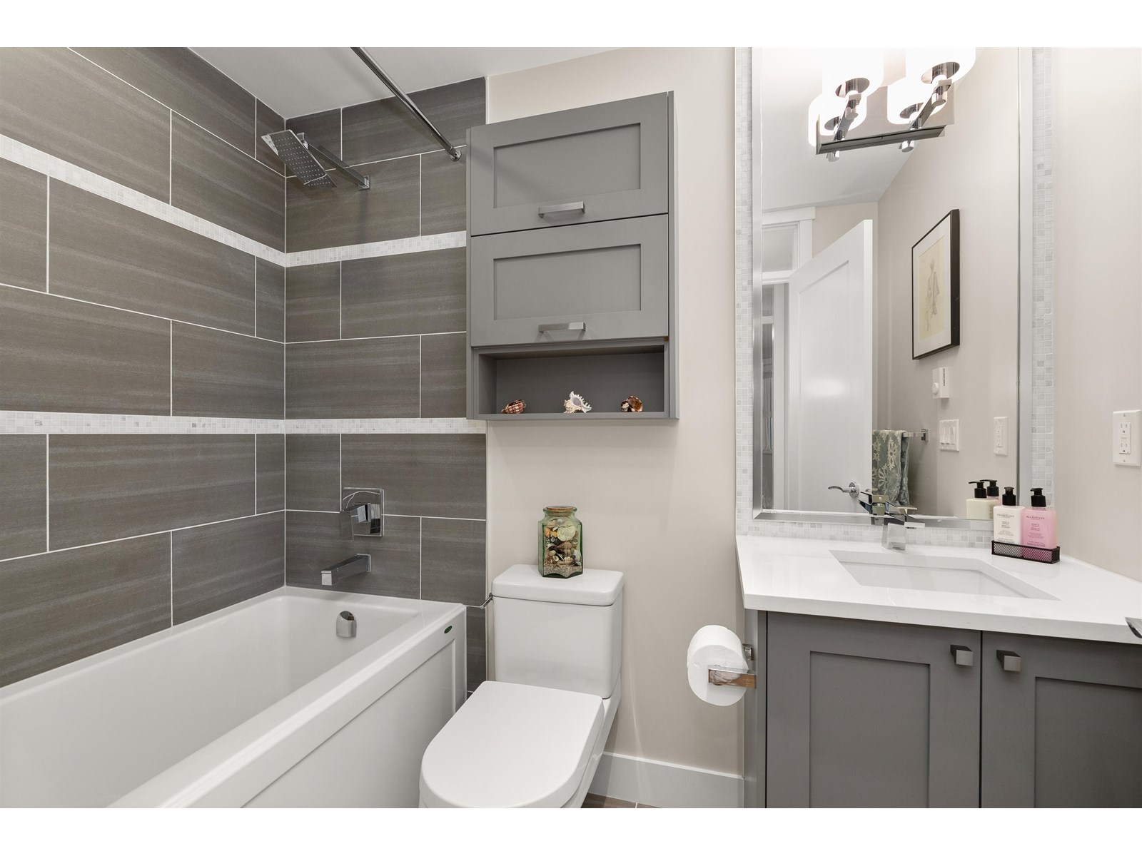 214 14855 THRIFT AVENUE, White Rock
