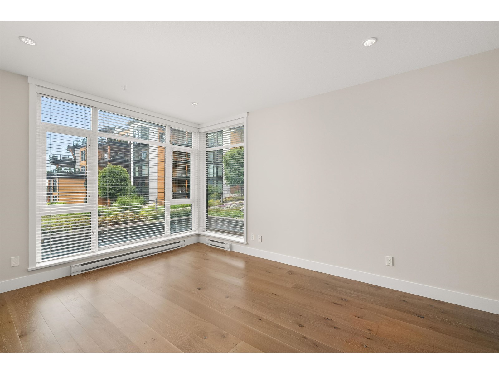 214 14855 THRIFT AVENUE, White Rock