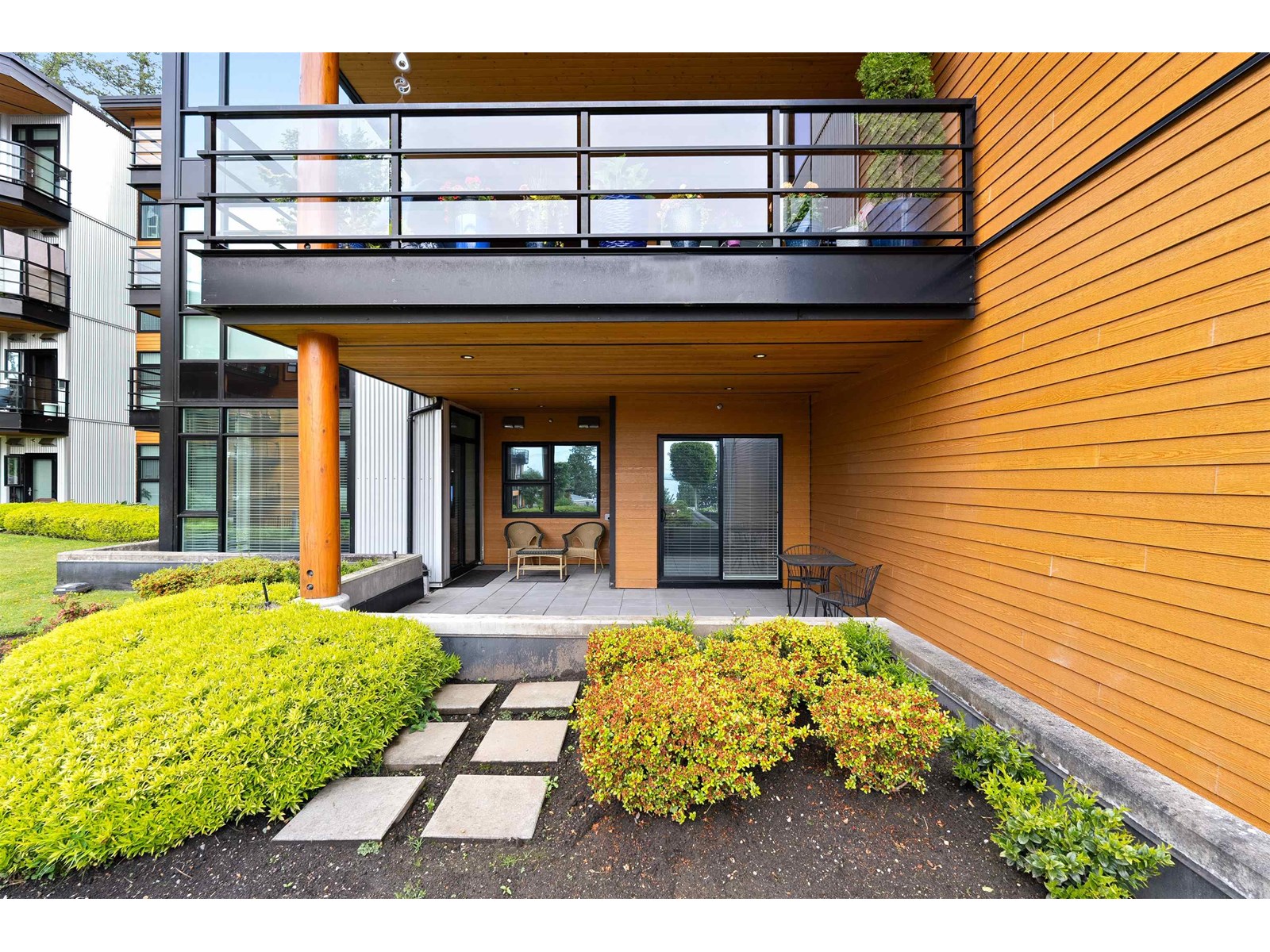 214 14855 THRIFT AVENUE, White Rock