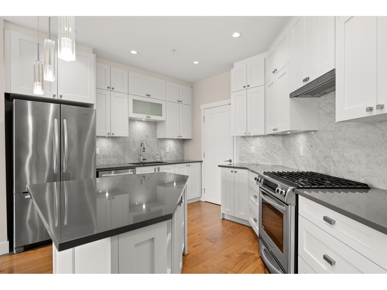 214 14855 THRIFT AVENUE, White Rock