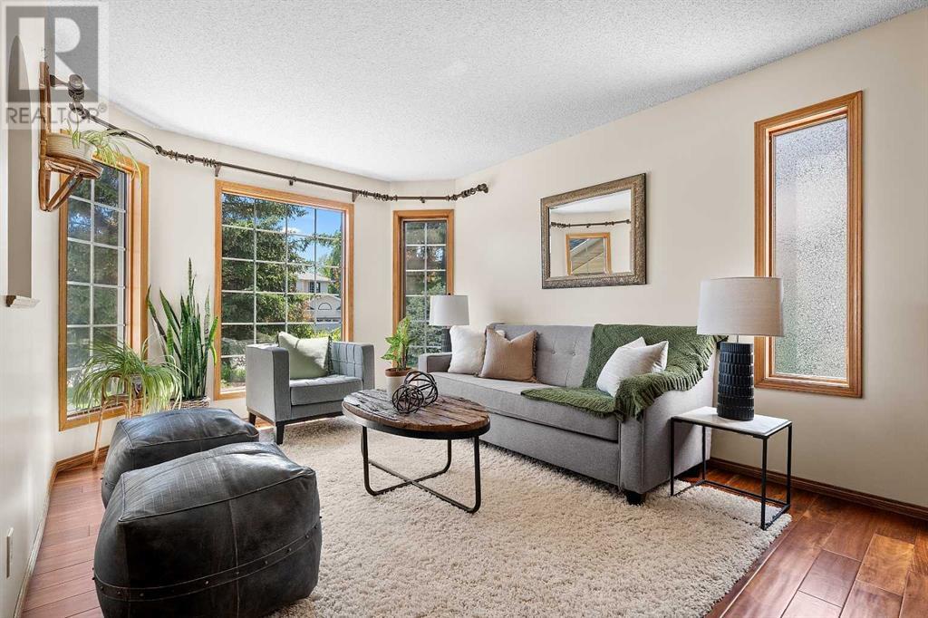 Single Family House for Sale in  MILLVIEW Place SW Millrise Calgary 