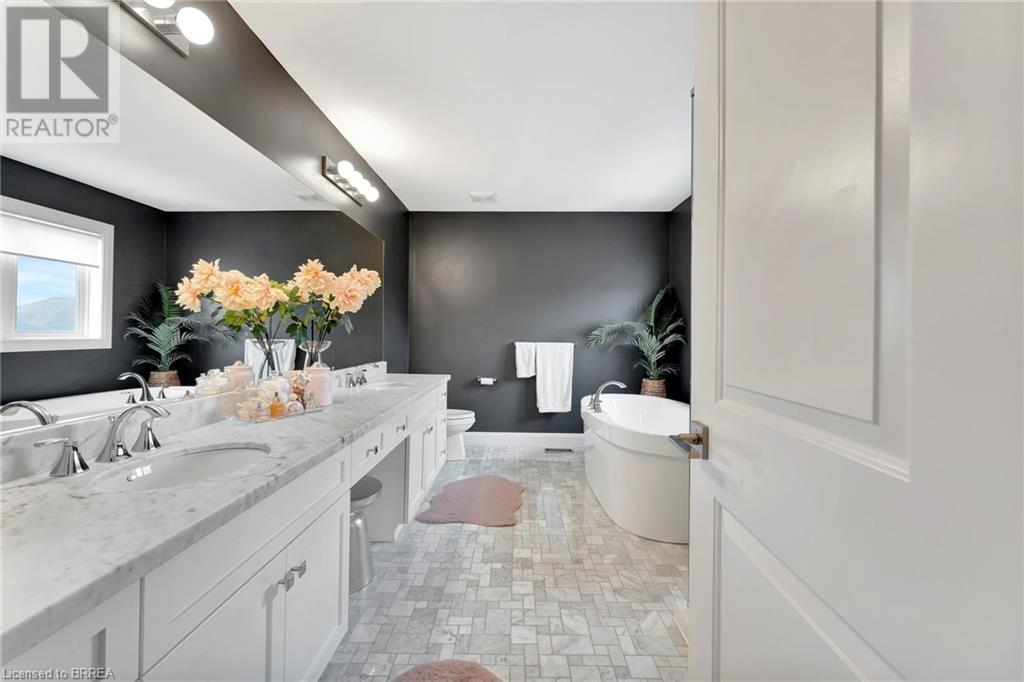 Photo 25 of 66 Sexton Crescent, Ancaster ON