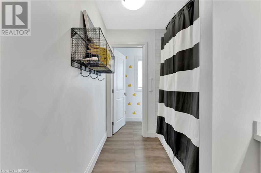 Photo 32 of 66 Sexton Crescent, Ancaster ON