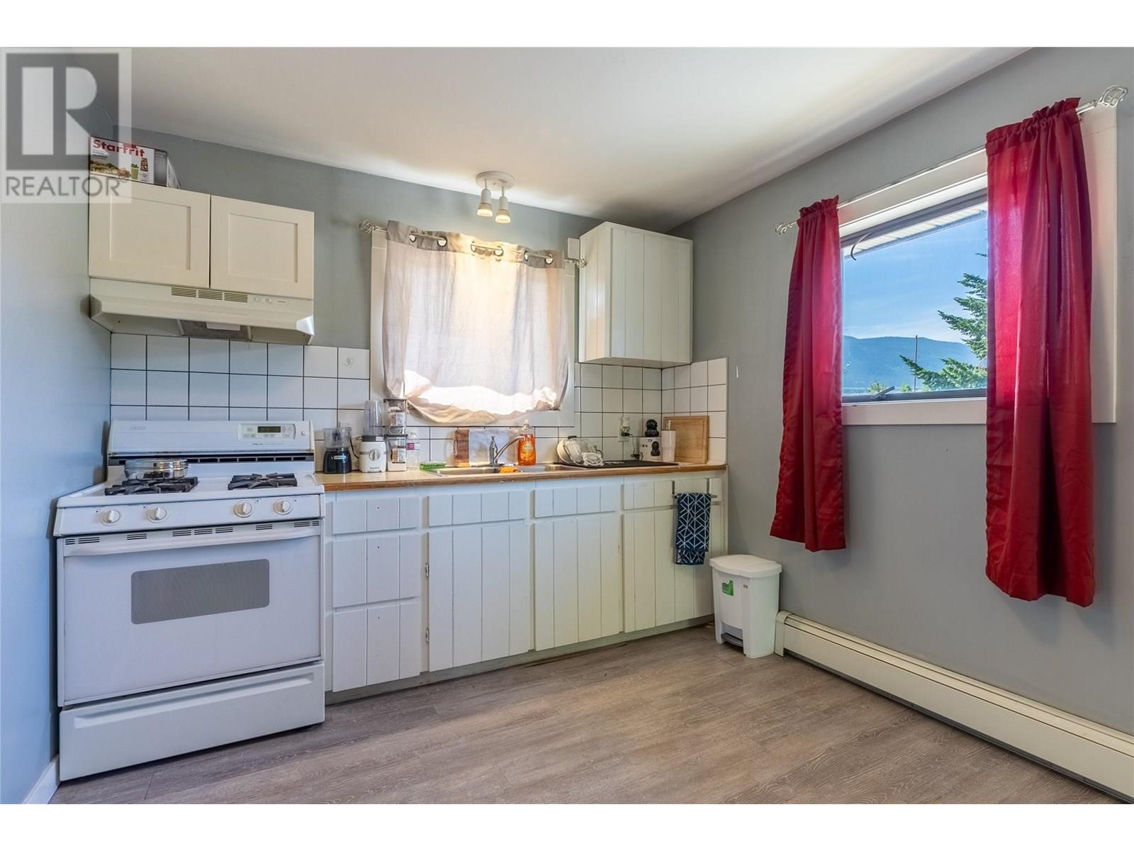  1801 CHAPMAN Street, Merritt