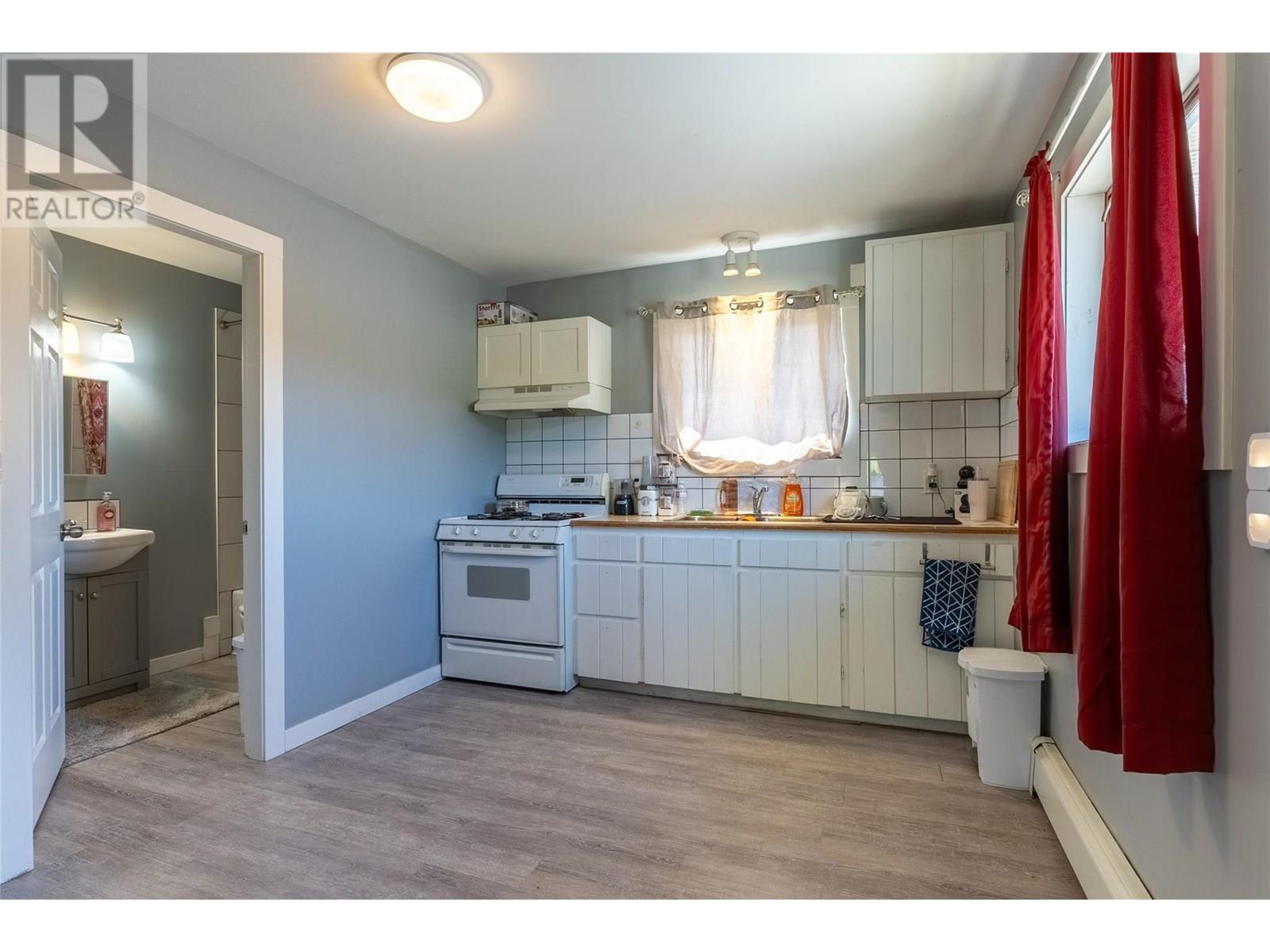  1801 CHAPMAN Street, Merritt