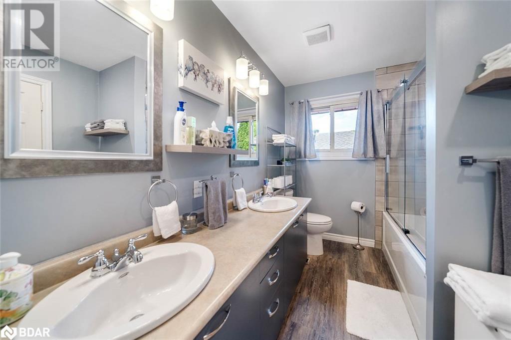 Photo 8 of 7 Broadmoor Avenue, Barrie ON
