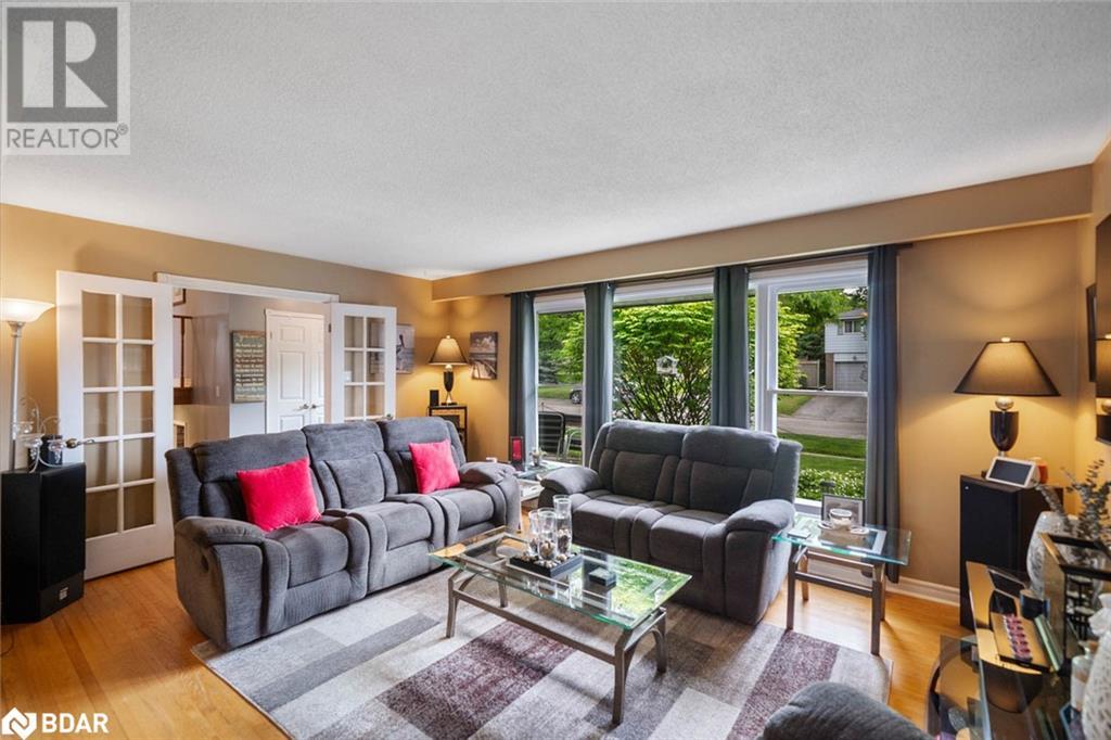 Photo 3 of 7 Broadmoor Avenue, Barrie ON