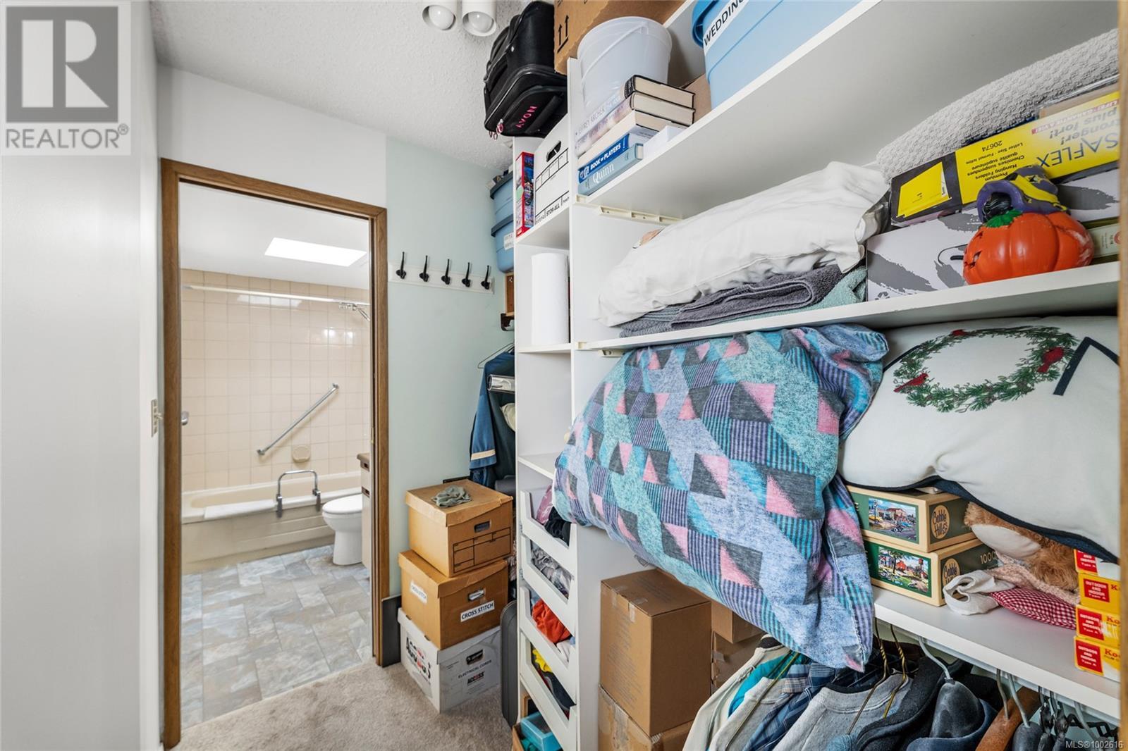 #302 1518 PANDORA AVE - Image 11