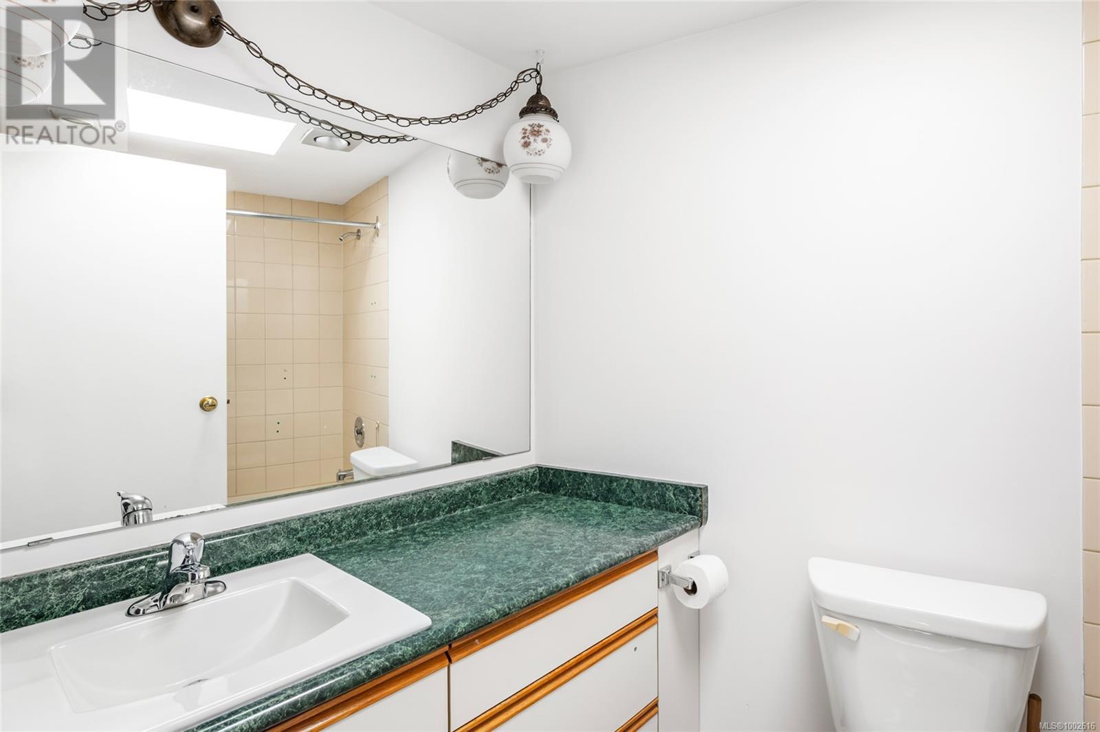 #302 1518 PANDORA AVE - Image 14