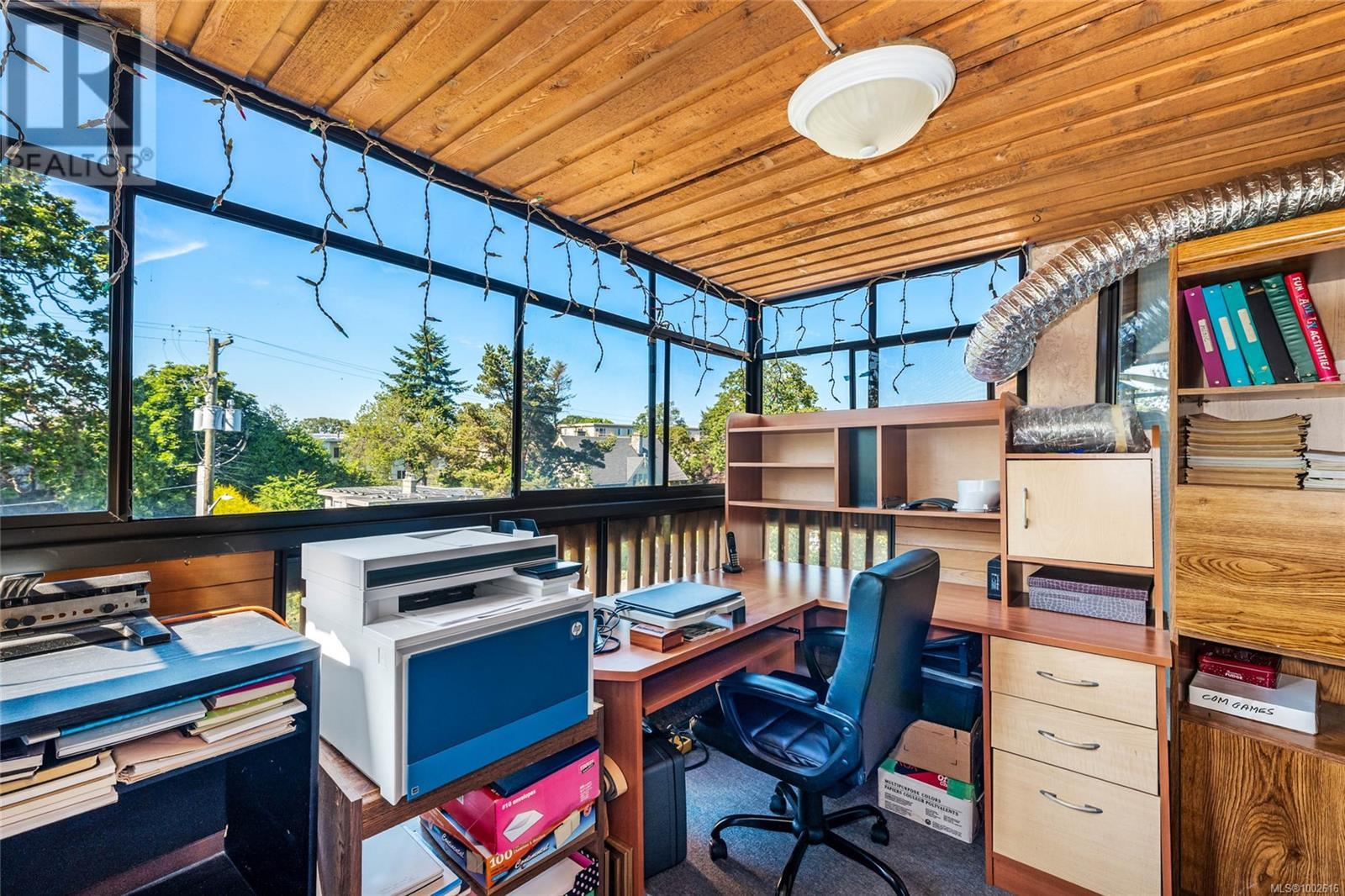 #302 1518 PANDORA AVE - Image 16