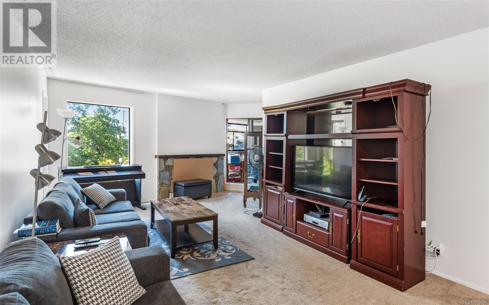 #302 1518 PANDORA AVE - Image 3