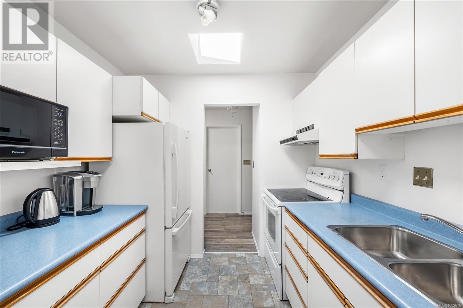 #302 1518 PANDORA AVE - Image 7
