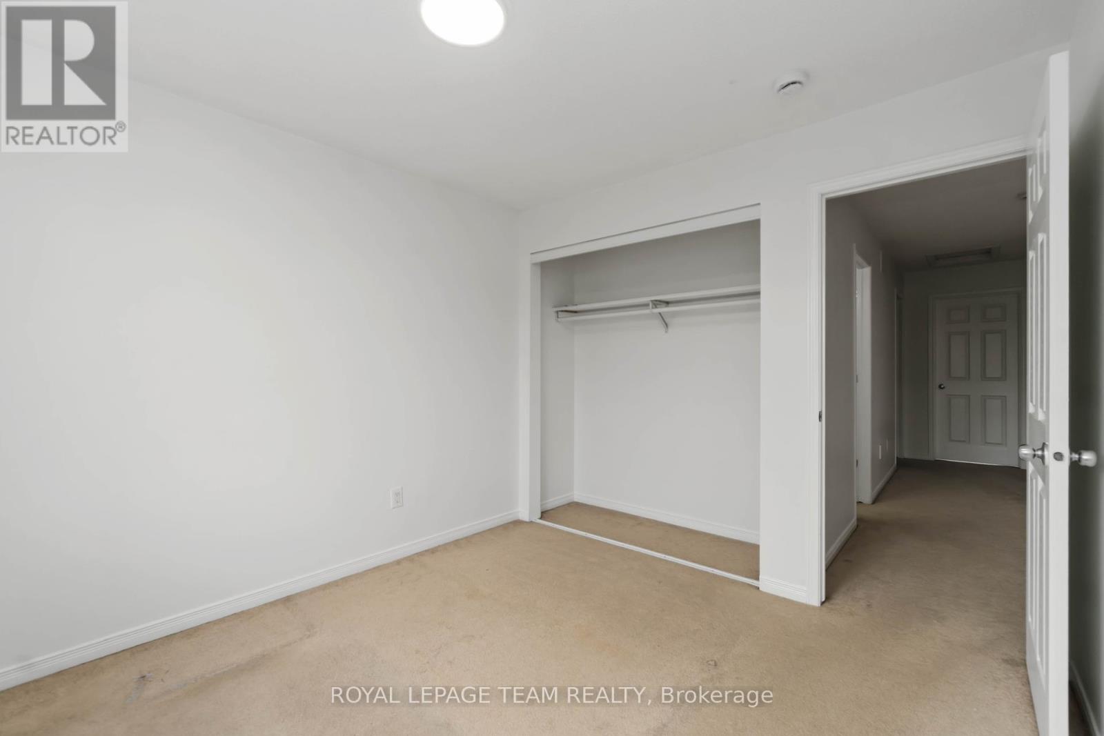 https://ddfcdn.realtor.ca/listing/TS638853644387830000/reb76/highres/0/x12217740_15.jpg