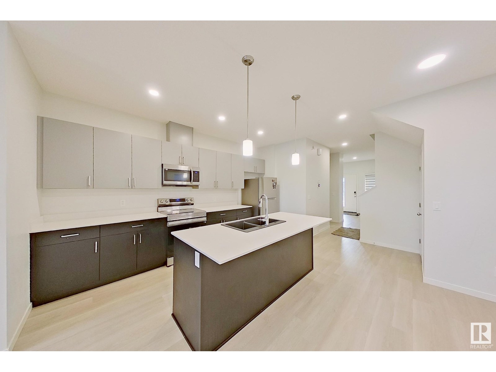 Photo 3 of 7137 46 A St, Beaumont AB