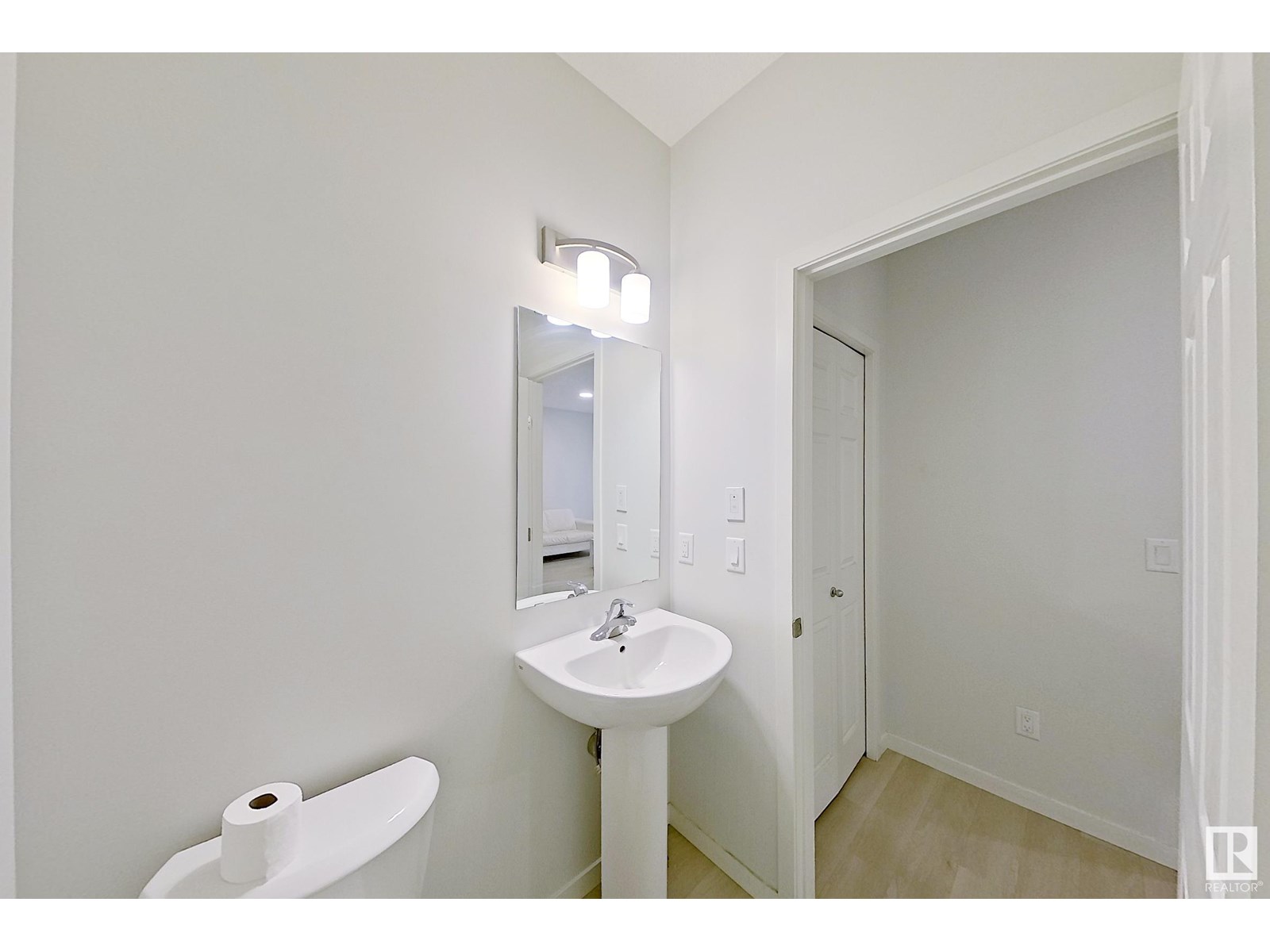 Photo 36 of 7137 46 A St, Beaumont AB