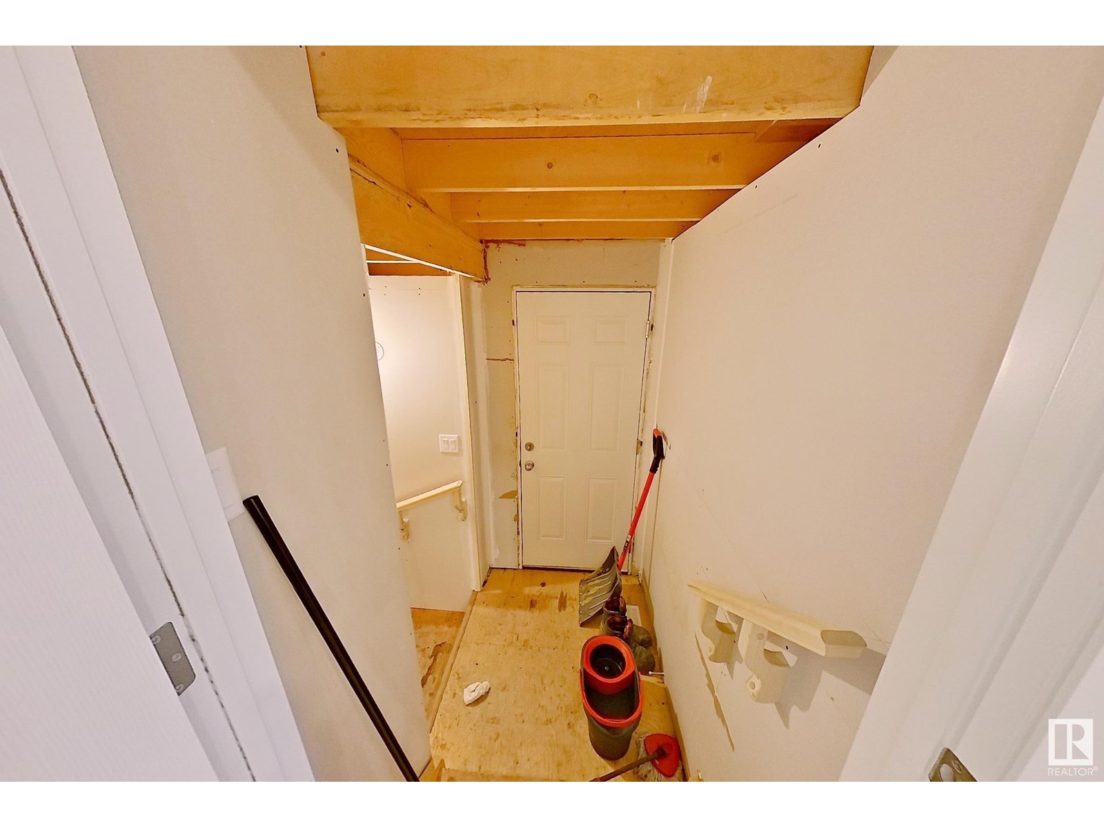 Photo 8 of 7137 46 A St, Beaumont AB