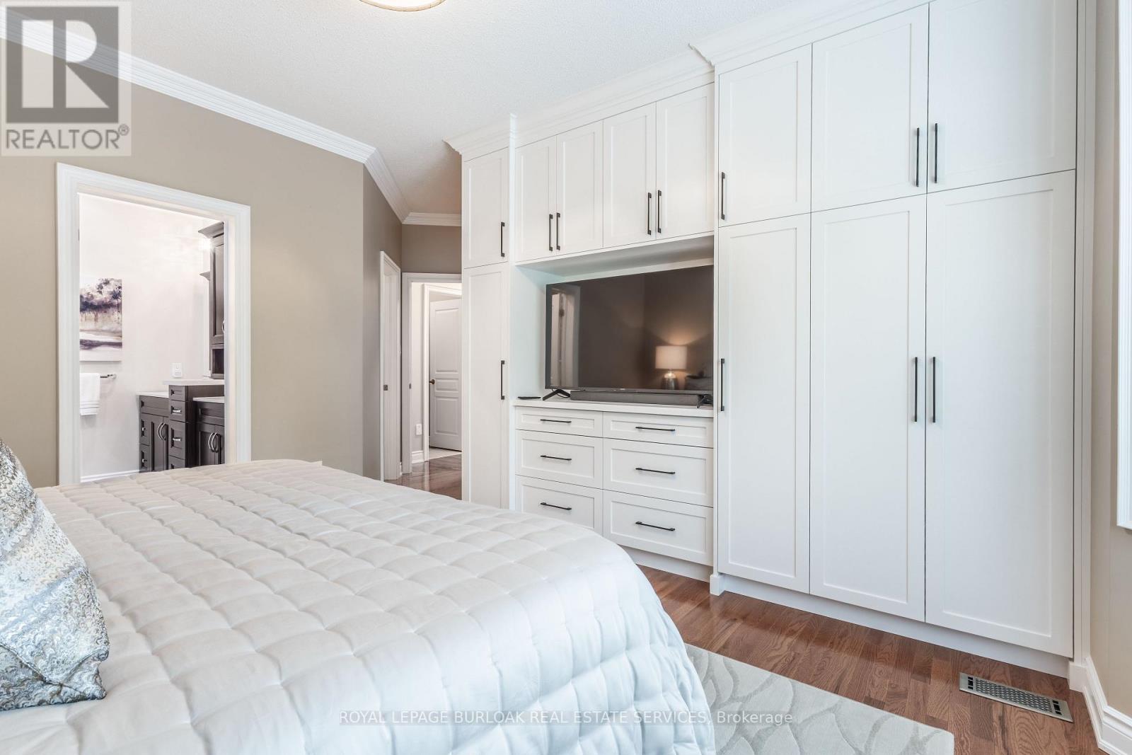 Photo 20 of 3329 Springflower Way, Oakville ON