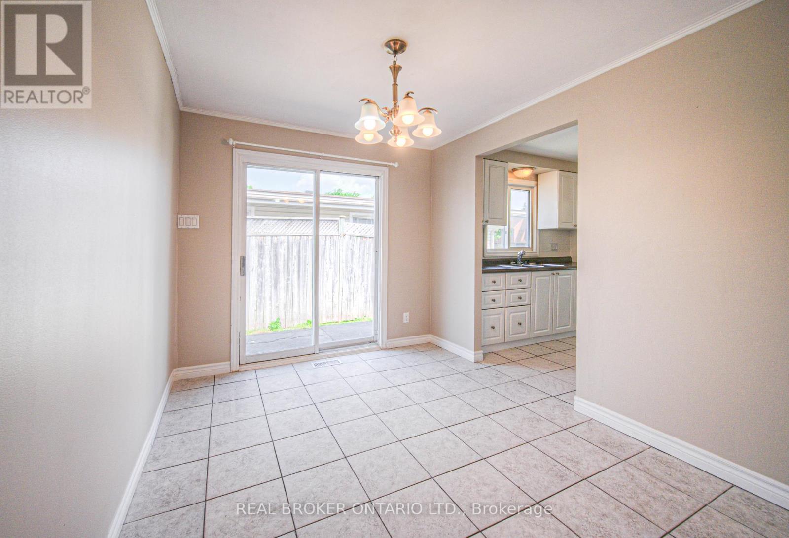 Photo 12 of 119 Kingswood Drive, Kitchener ON