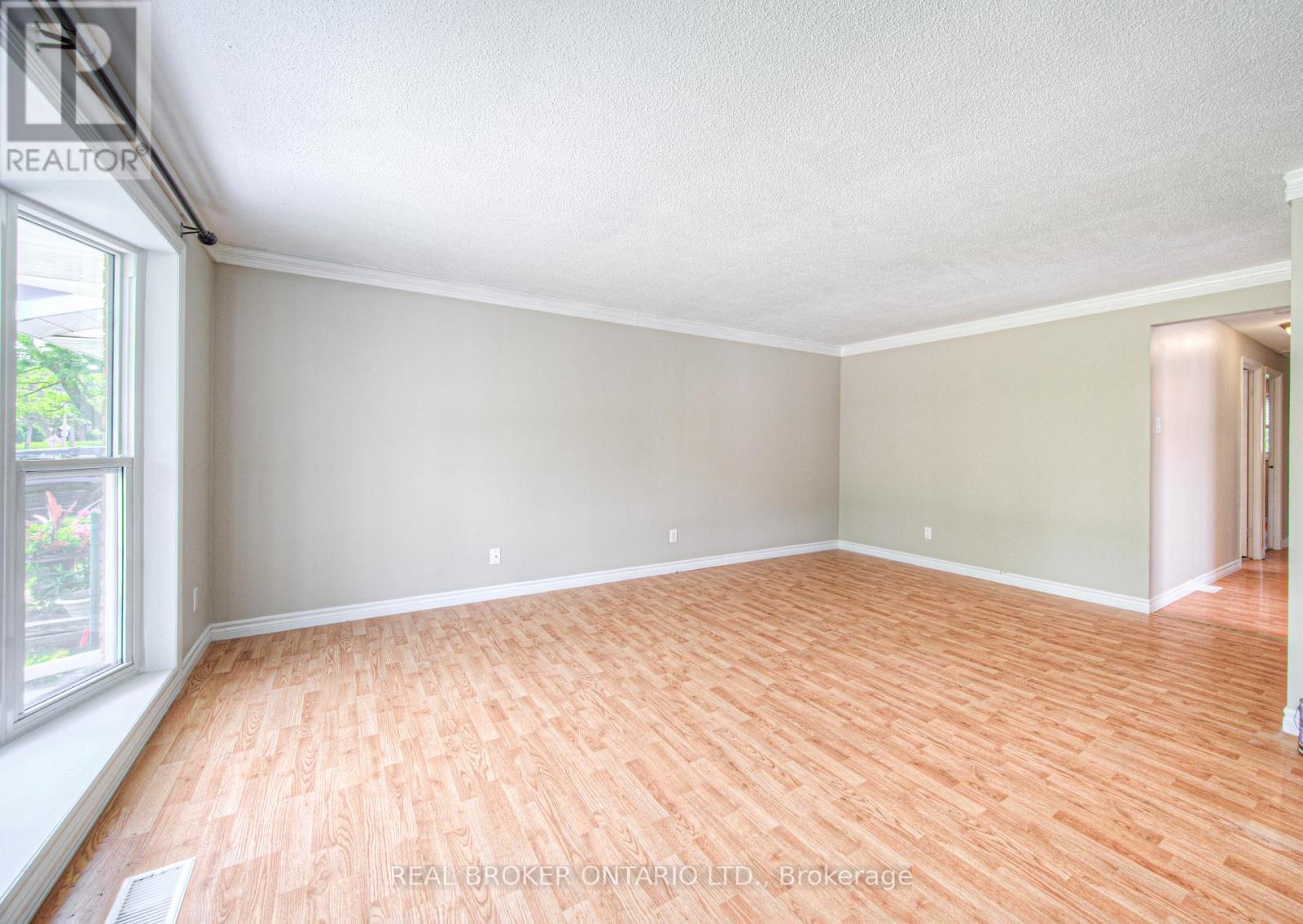 Photo 14 of 119 Kingswood Drive, Kitchener ON