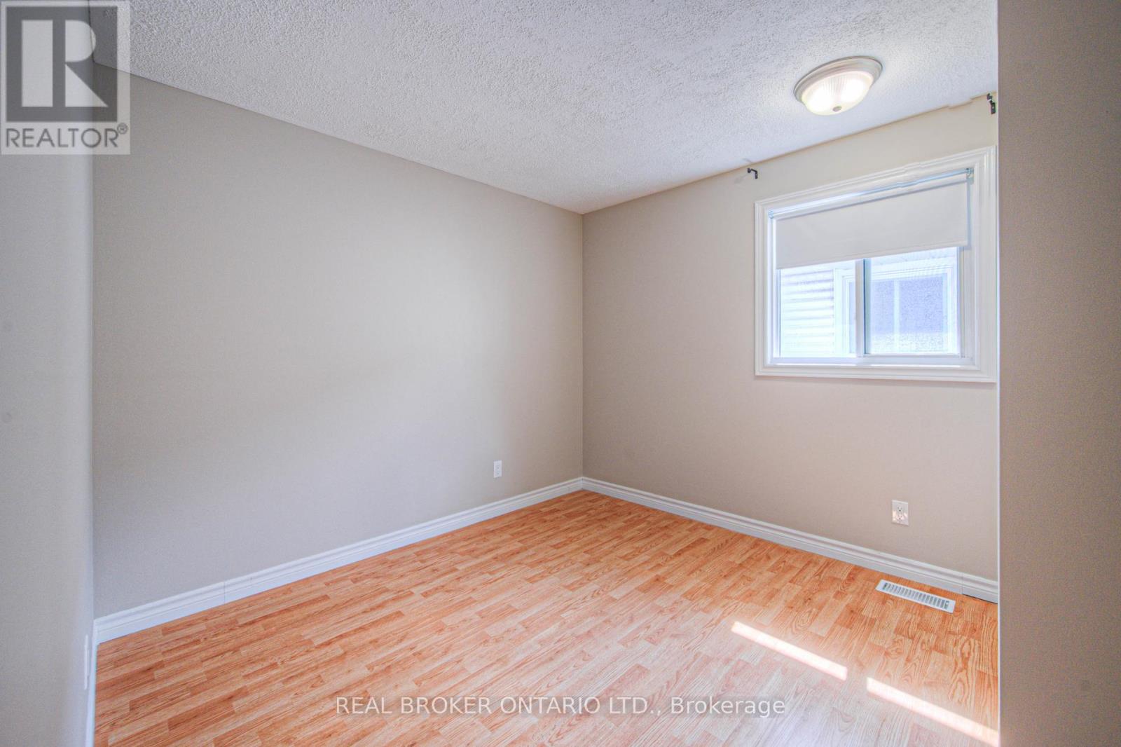 Photo 18 of 119 Kingswood Drive, Kitchener ON