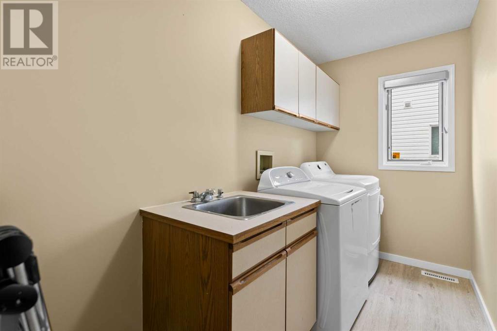 Single Family House for Sale in  Edgebrook Drive NW Edgemont Calgary 