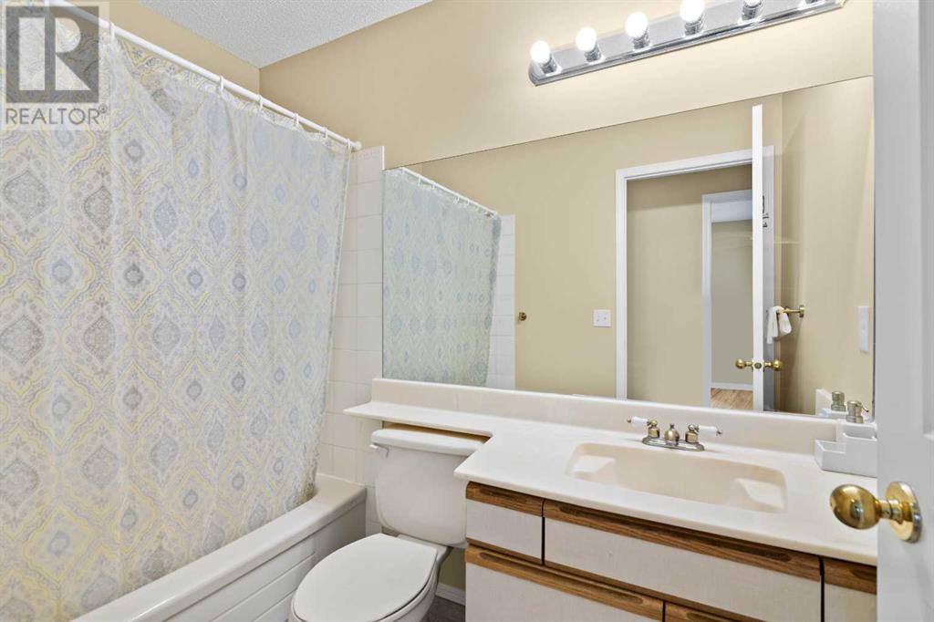 Single Family House for Sale in  Edgebrook Drive NW Edgemont Calgary 