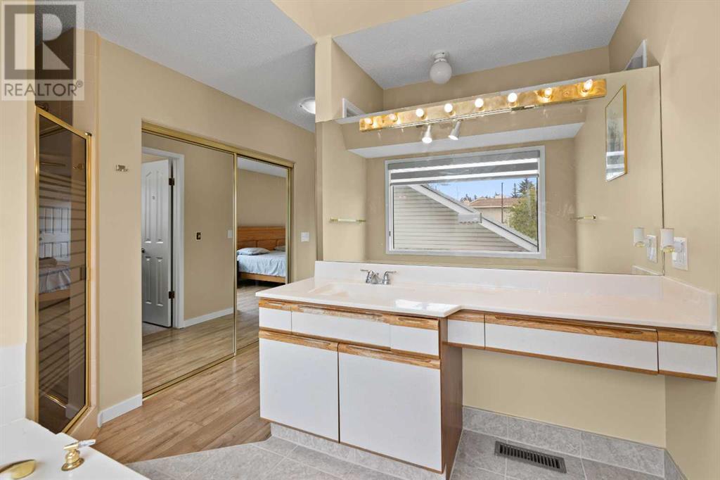 Single Family House for Sale in  Edgebrook Drive NW Edgemont Calgary 