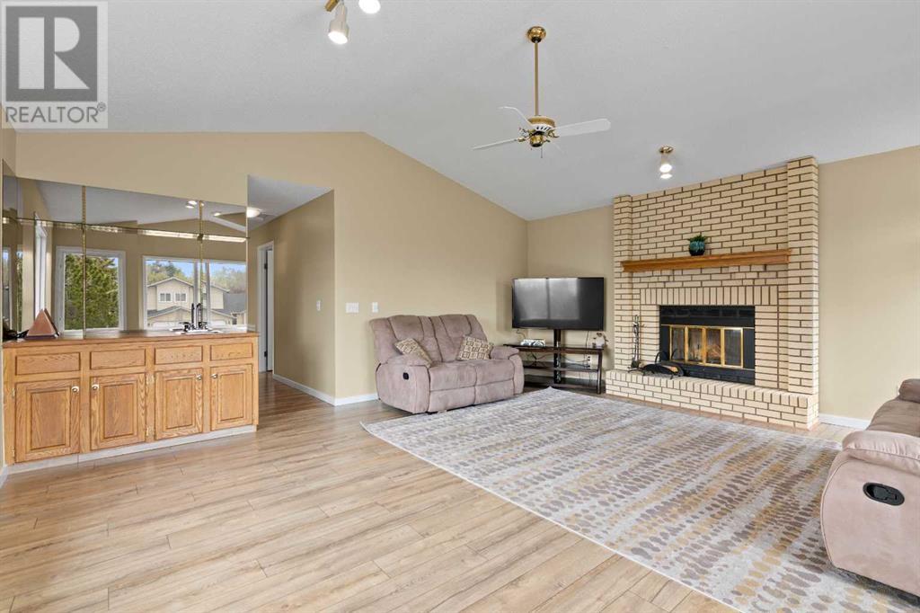 Single Family House for Sale in  Edgebrook Drive NW Edgemont Calgary 