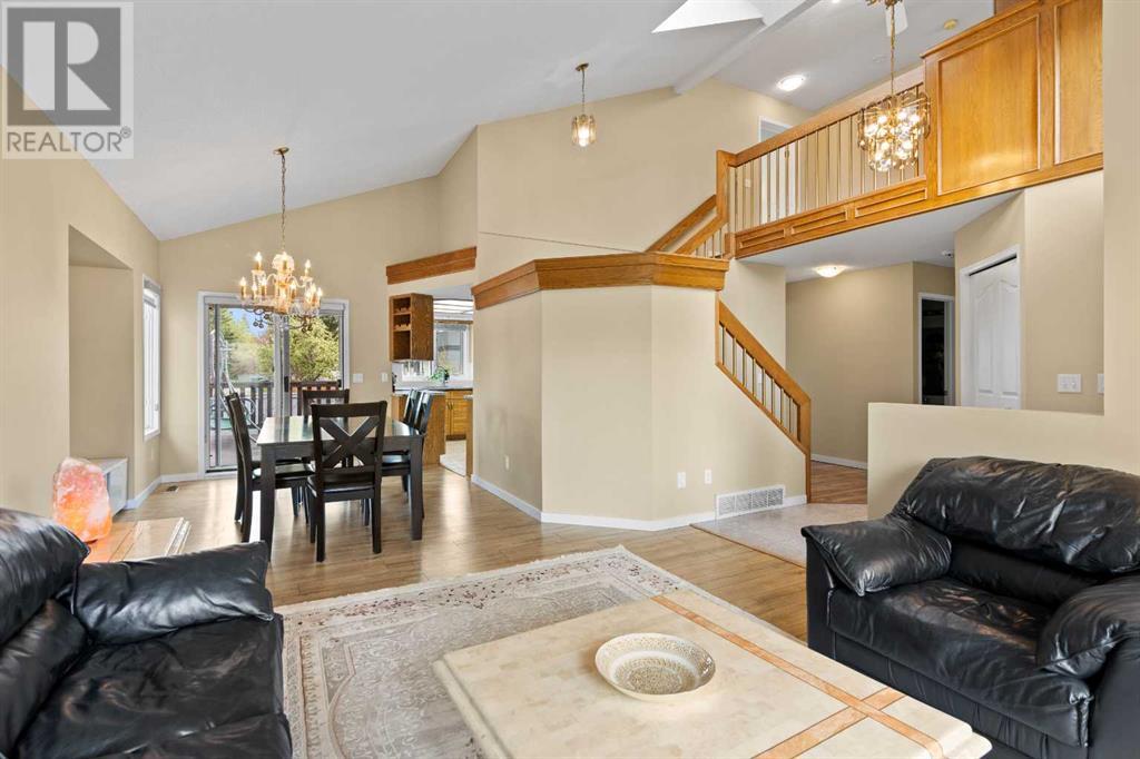 Single Family House for Sale in  Edgebrook Drive NW Edgemont Calgary 
