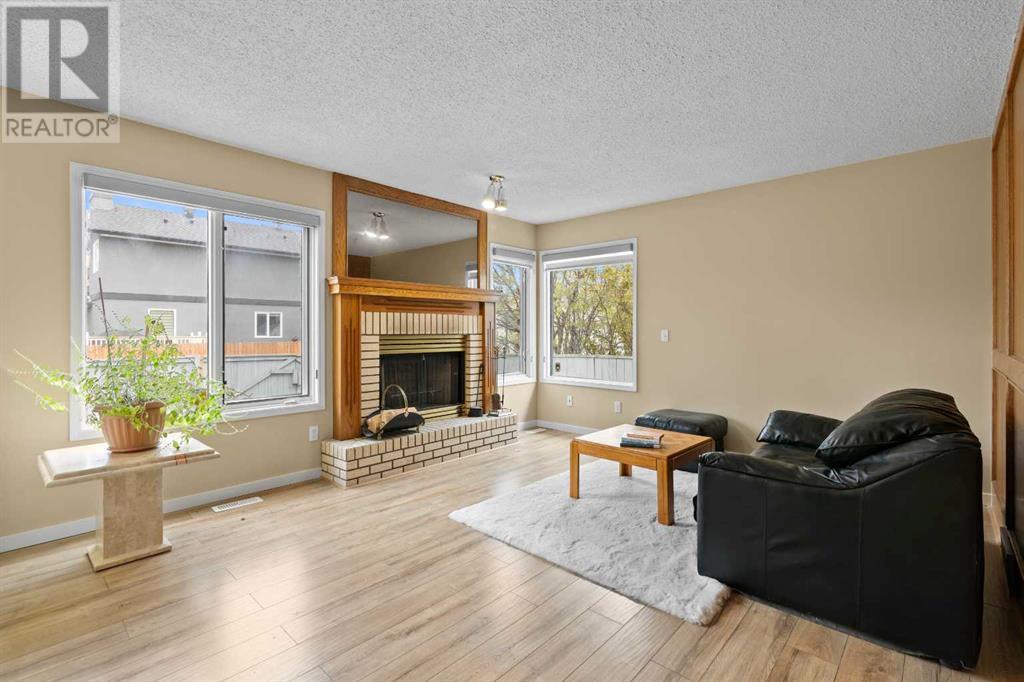 Single Family House for Sale in  Edgebrook Drive NW Edgemont Calgary 
