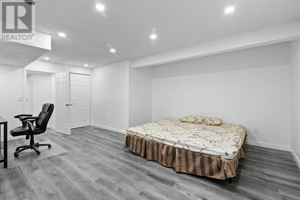 Single Family House for Sale in  Edgebrook Drive NW Edgemont Calgary 