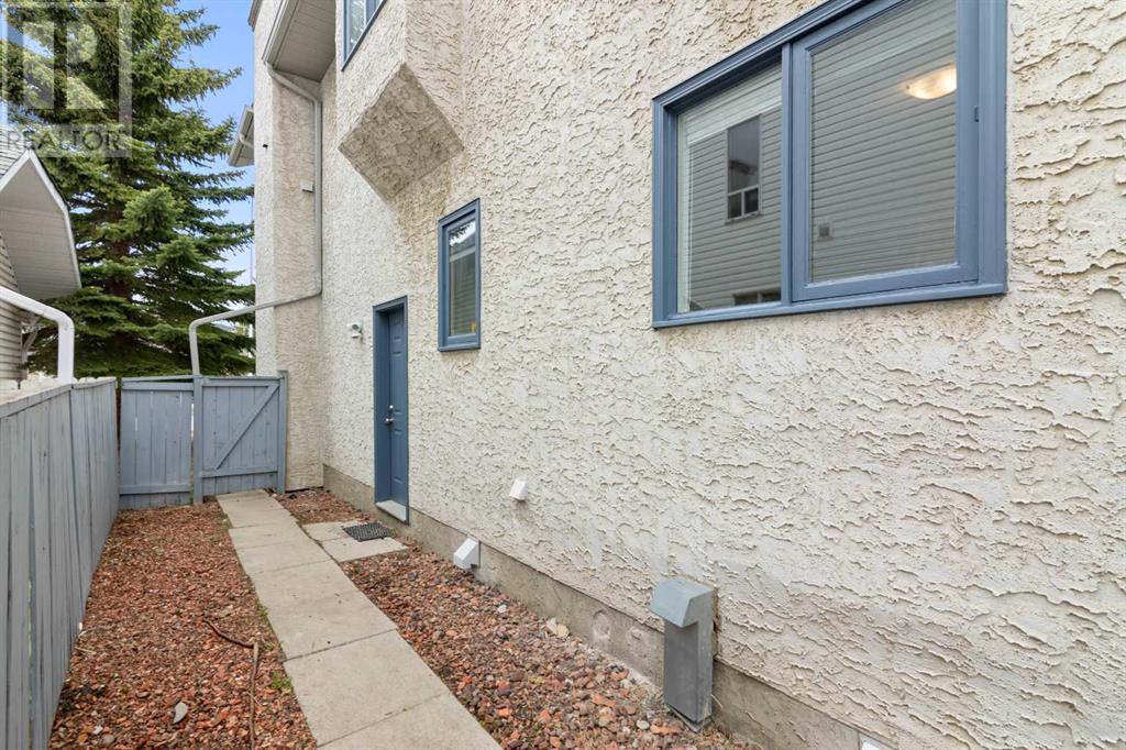 Single Family House for Sale in  Edgebrook Drive NW Edgemont Calgary 