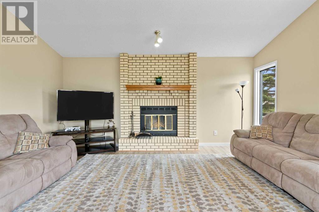 Single Family House for Sale in  Edgebrook Drive NW Edgemont Calgary 