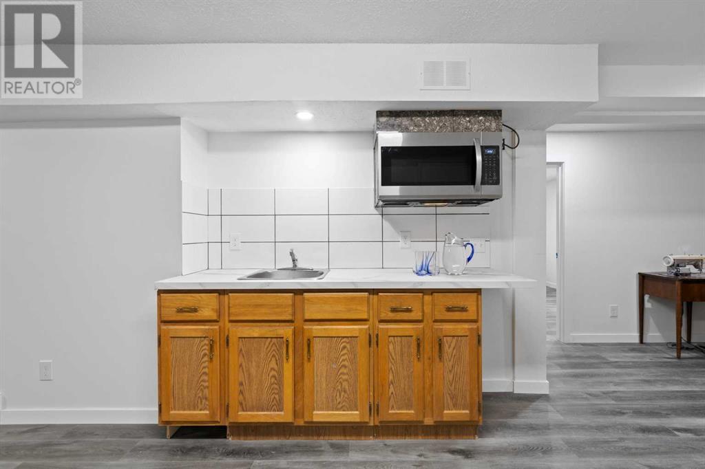 Single Family House for Sale in  Edgebrook Drive NW Edgemont Calgary 