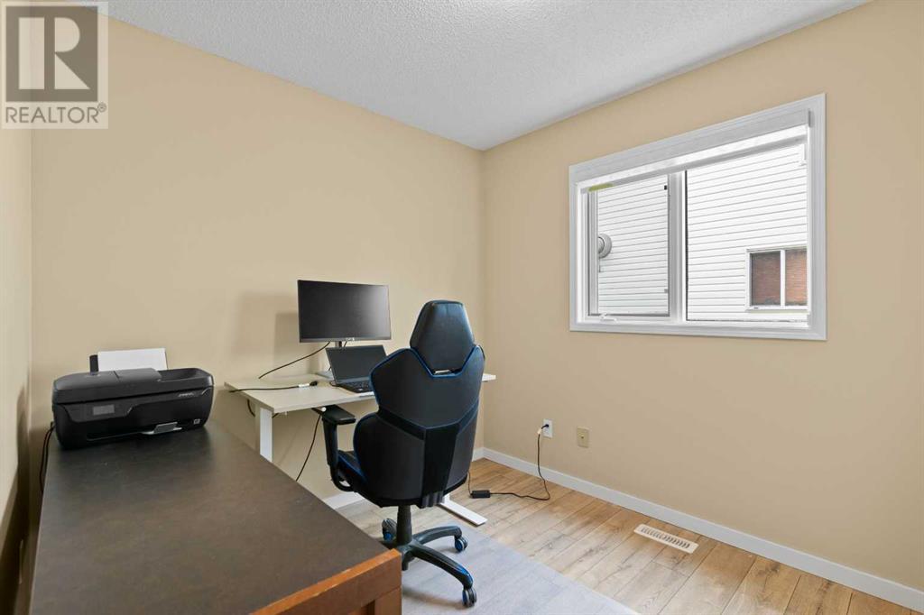 Single Family House for Sale in  Edgebrook Drive NW Edgemont Calgary 