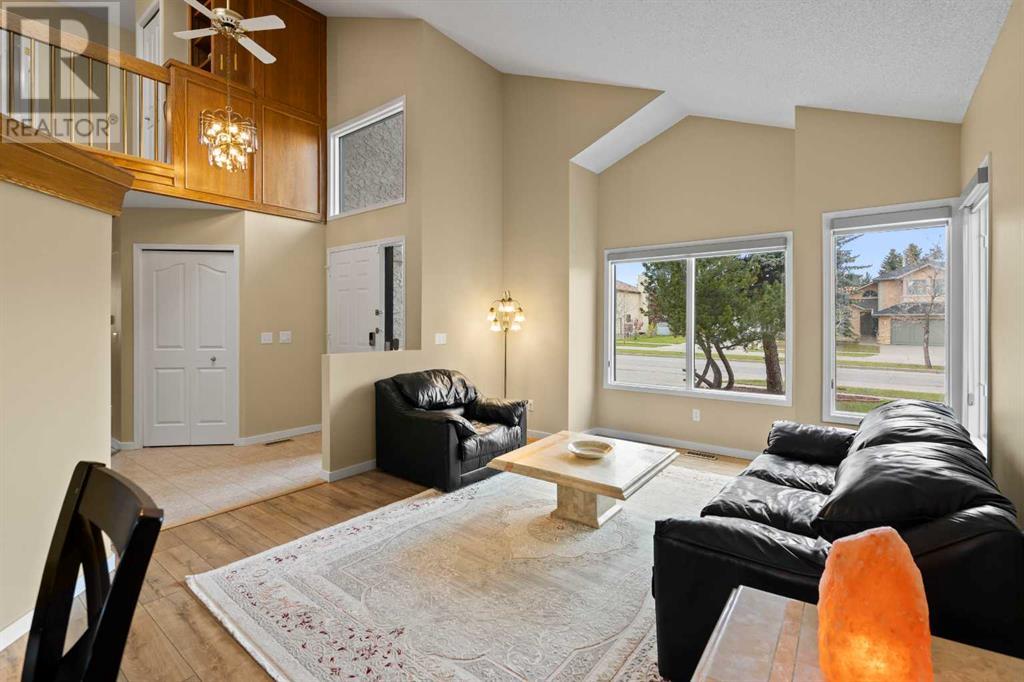 Single Family House for Sale in  Edgebrook Drive NW Edgemont Calgary 