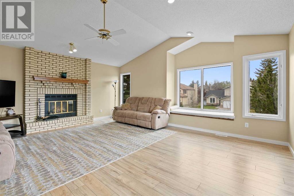 Single Family House for Sale in  Edgebrook Drive NW Edgemont Calgary 