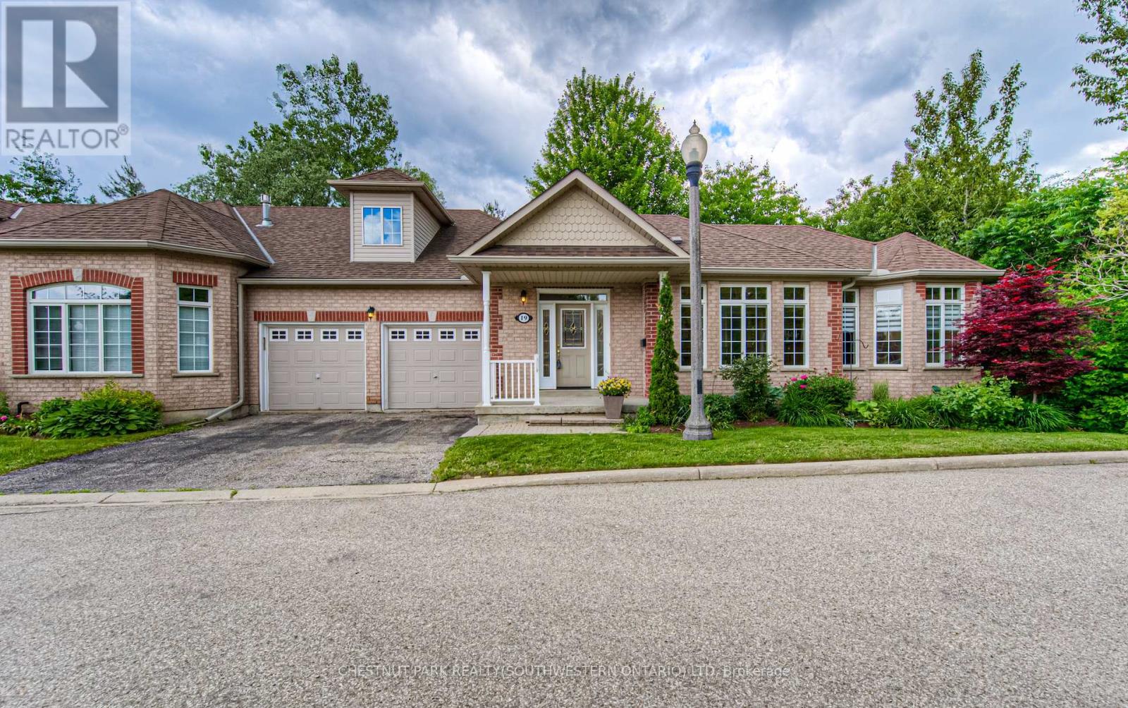 Photo 1 of 19 100 Idle Creek Drive, Kitchener ON