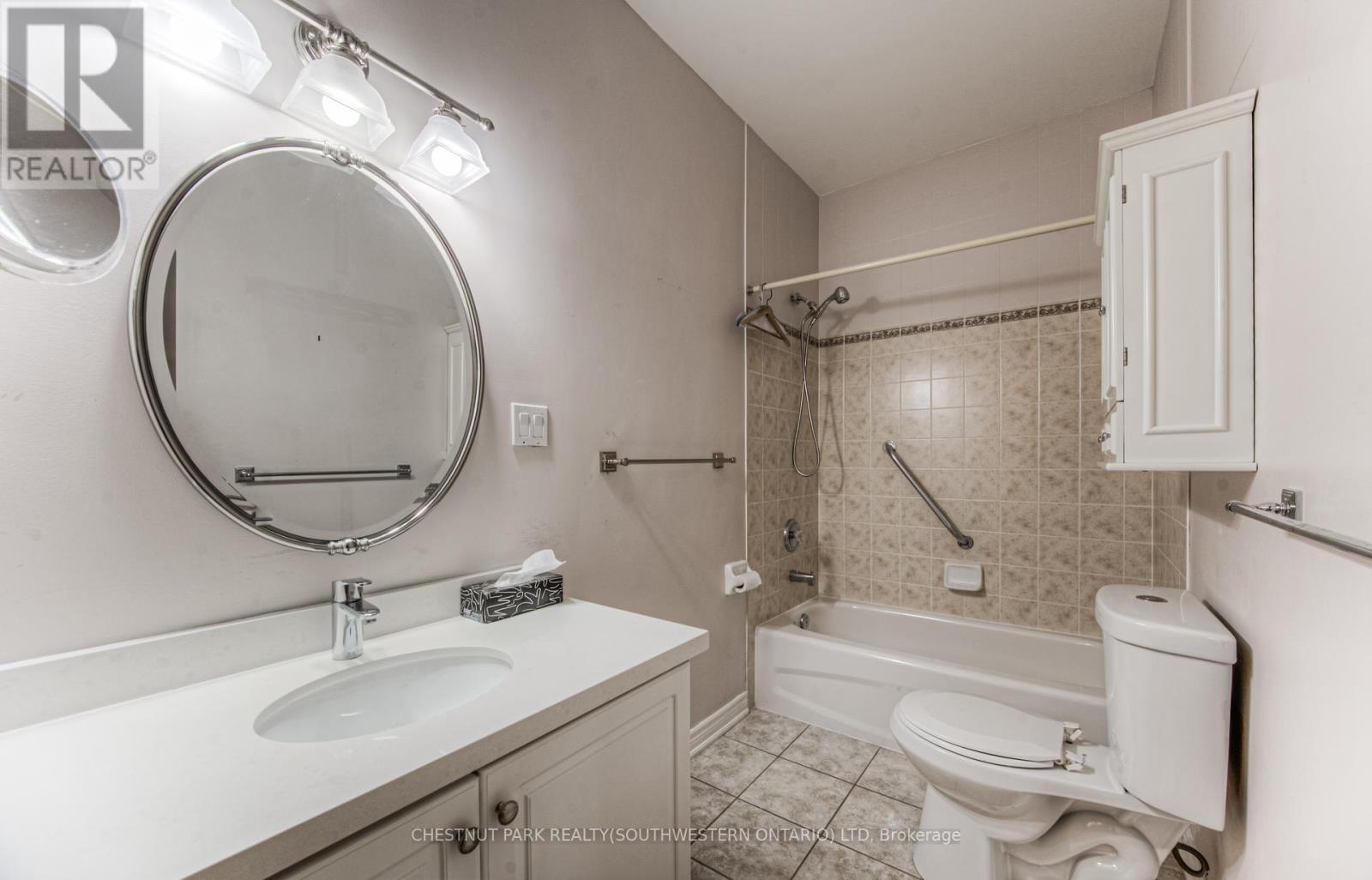 Photo 11 of 19 100 Idle Creek Drive, Kitchener ON